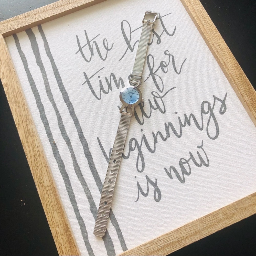 🌸Women’s silver watch blue‎ face